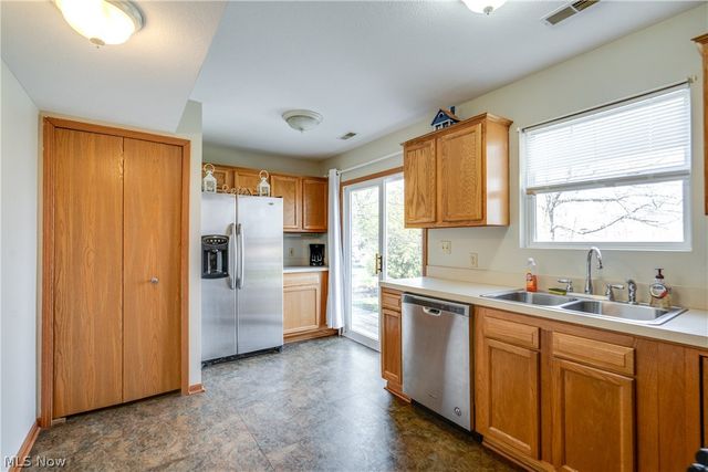 2325 Lakeside Drive, Lakemore, OH 44250