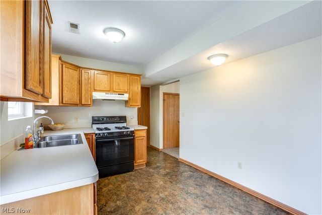 2325 Lakeside Drive, Lakemore, OH 44250