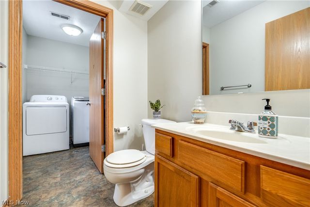 2325 Lakeside Drive, Lakemore, OH 44250