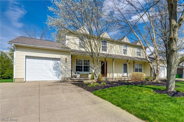 2325 Lakeside Drive, Lakemore, OH 44250