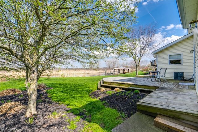 2325 Lakeside Drive, Lakemore, OH 44250