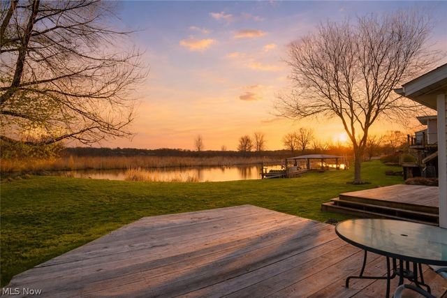 2325 Lakeside Drive, Lakemore, OH 44250