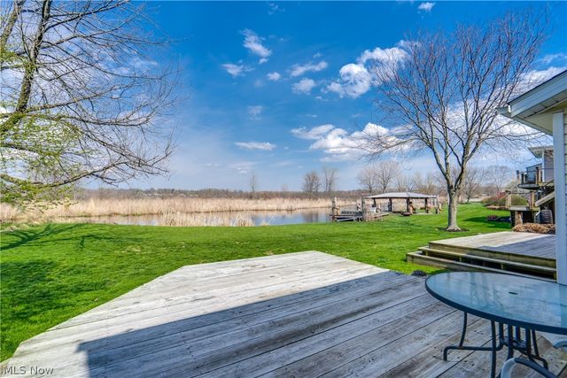 2325 Lakeside Drive, Lakemore, OH 44250