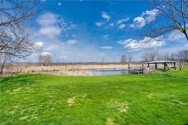 2325 Lakeside Drive, Lakemore, OH 44250