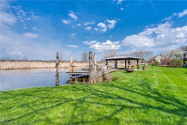 2325 Lakeside Drive, Lakemore, OH 44250