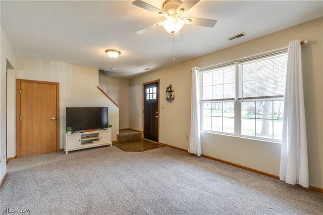 2325 Lakeside Drive, Lakemore, OH 44250