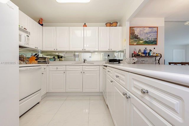 2301 Collins Ave 1416, Miami Beach, FL 33139