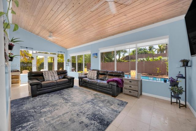 8900 SW 159th Ter, Palmetto Bay, FL 33157