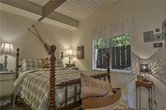 307 Pioneer Road, Lake Arrowhead, CA 92352