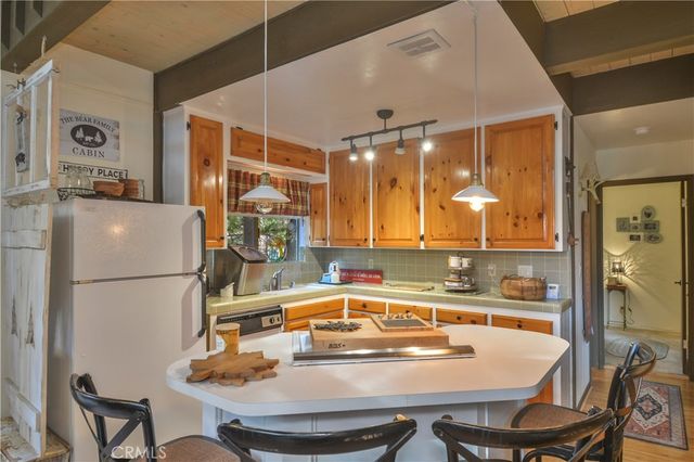 307 Pioneer Road, Lake Arrowhead, CA 92352