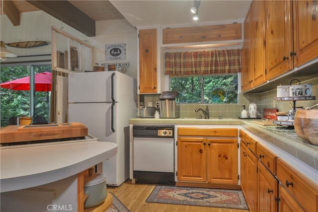 307 Pioneer Road, Lake Arrowhead, CA 92352