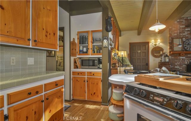 307 Pioneer Road, Lake Arrowhead, CA 92352