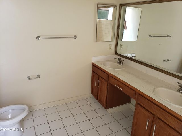 1536 S RIVER Drive E, Tempe, AZ 85281