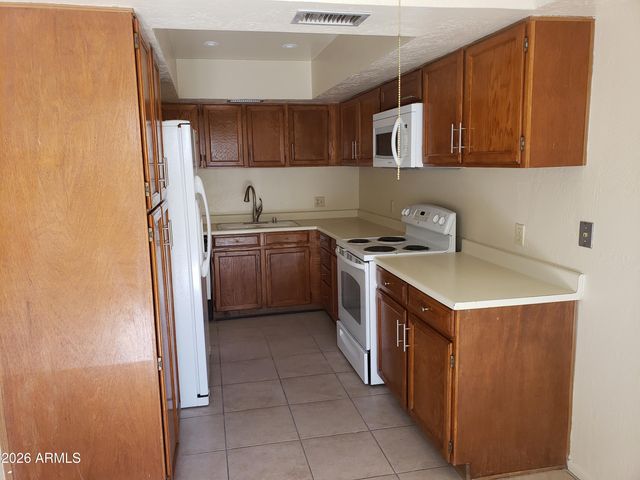 1536 S RIVER Drive E, Tempe, AZ 85281