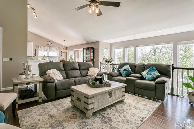 25 Aspen Ridge Court, St Peters, MO 63376