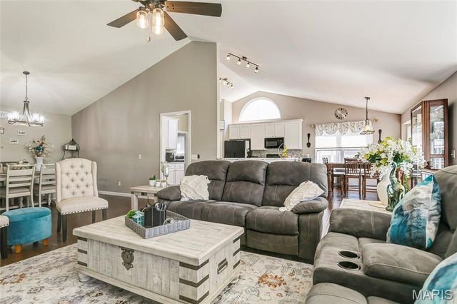 25 Aspen Ridge Court, St Peters, MO 63376