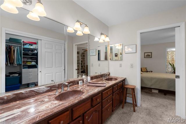 7356 Whitehall Colonial Lane, St Louis, MO 63119