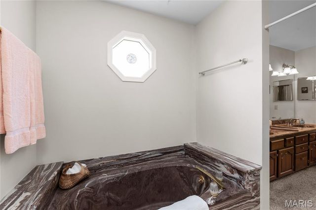 7356 Whitehall Colonial Lane, St Louis, MO 63119