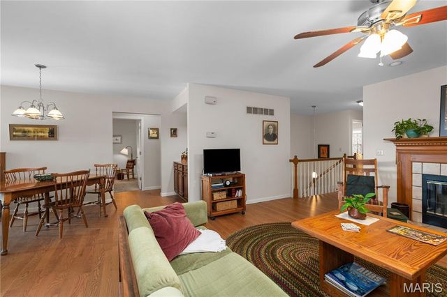 7356 Whitehall Colonial Lane, St Louis, MO 63119