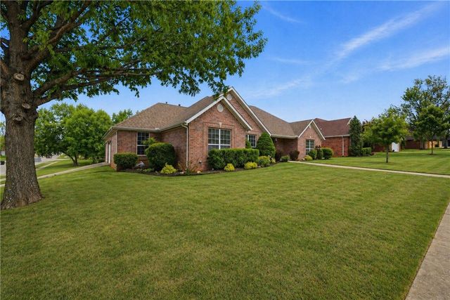 552 N Brices Cross Drive, Fayetteville, AR 72704