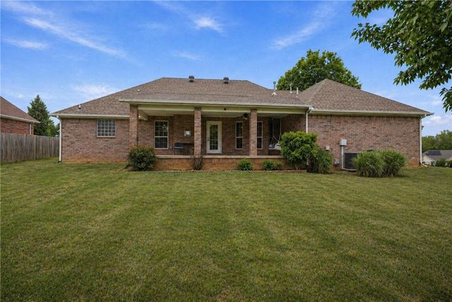 552 N Brices Cross Drive, Fayetteville, AR 72704