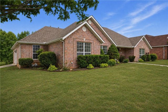 552 N Brices Cross Drive, Fayetteville, AR 72704