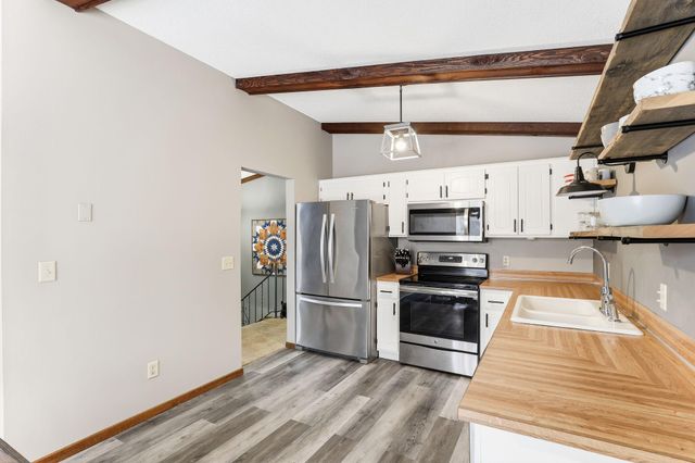 4226 Bridgewood Terrace, Vadnais Heights, MN 55127