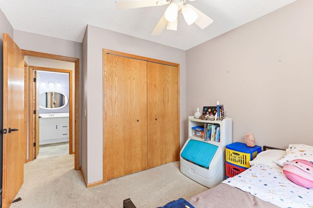 4226 Bridgewood Terrace, Vadnais Heights, MN 55127