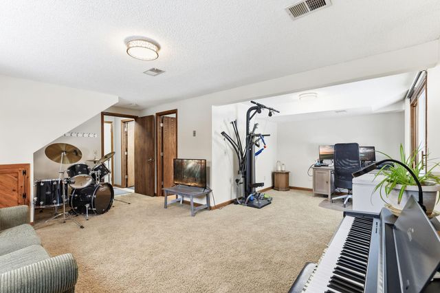 4226 Bridgewood Terrace, Vadnais Heights, MN 55127