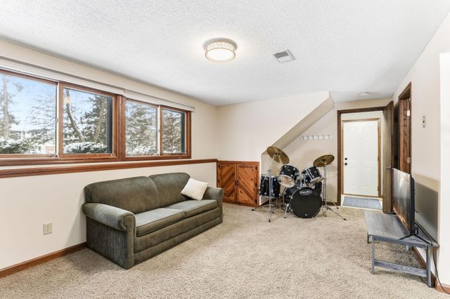 4226 Bridgewood Terrace, Vadnais Heights, MN 55127