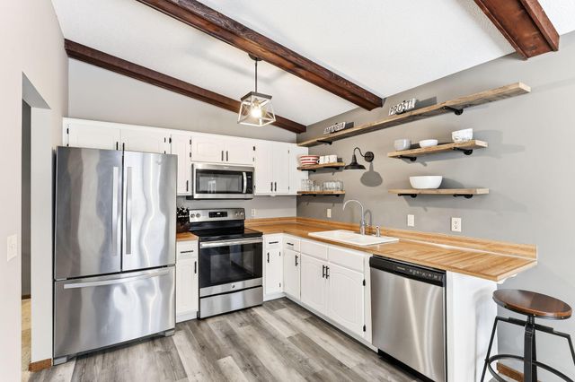 4226 Bridgewood Terrace, Vadnais Heights, MN 55127