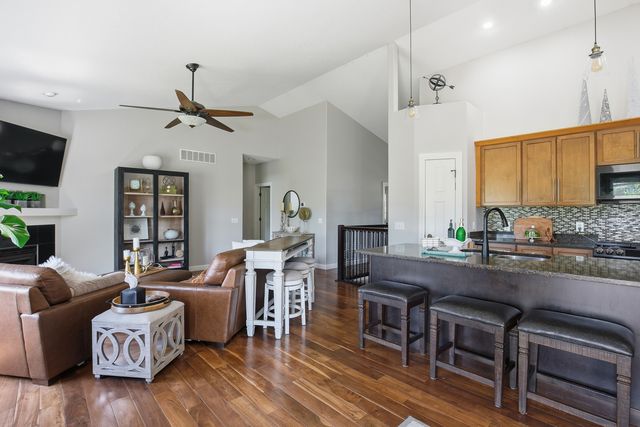 4 FRONTIER Court, Leclaire, IA 52753