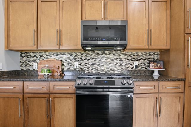 4 FRONTIER Court, Leclaire, IA 52753