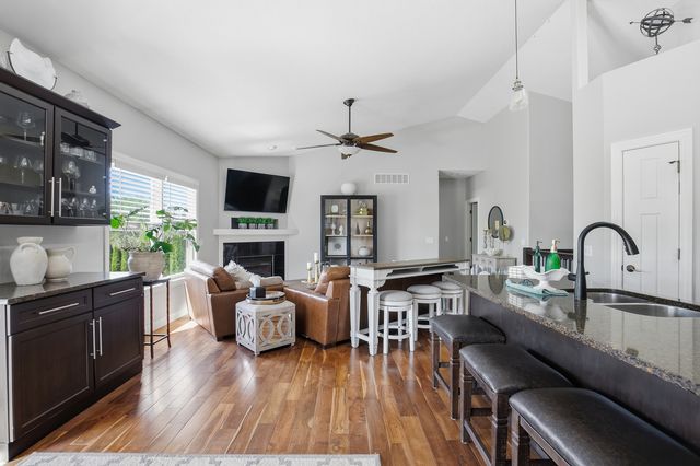 4 FRONTIER Court, Leclaire, IA 52753