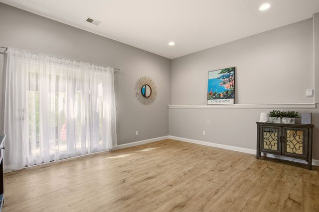 4 FRONTIER Court, Leclaire, IA 52753