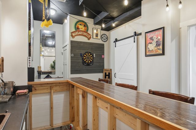 4 FRONTIER Court, Leclaire, IA 52753