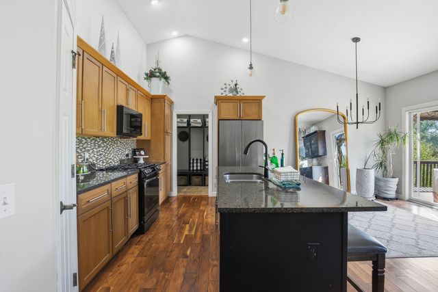 4 FRONTIER Court, Leclaire, IA 52753
