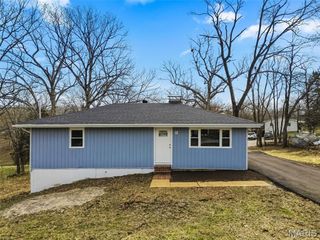3780 Sunset Drive, Pacific, MO 63069