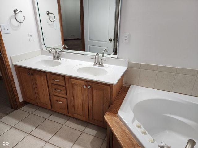 7215 Lockford Walk N, Avon, IN 46123