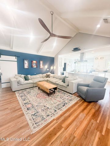 11 Moss Forest Circle, Jackson, MS 39211