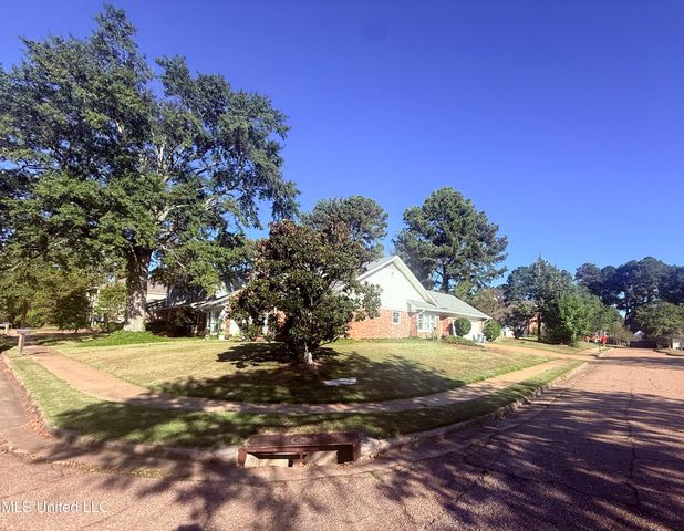 11 Moss Forest Circle, Jackson, MS 39211