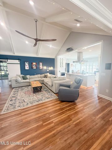 11 Moss Forest Circle, Jackson, MS 39211