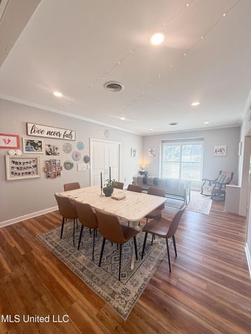11 Moss Forest Circle, Jackson, MS 39211