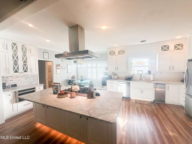 11 Moss Forest Circle, Jackson, MS 39211