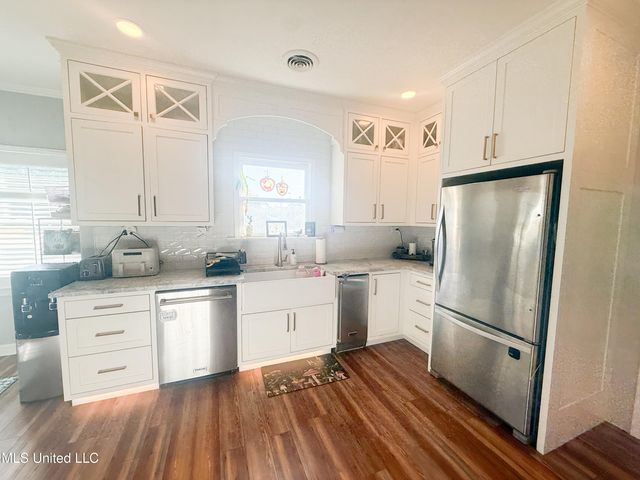 11 Moss Forest Circle, Jackson, MS 39211