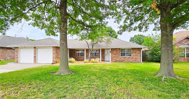 2516 Ridgewood Drive, Moore, OK 73160