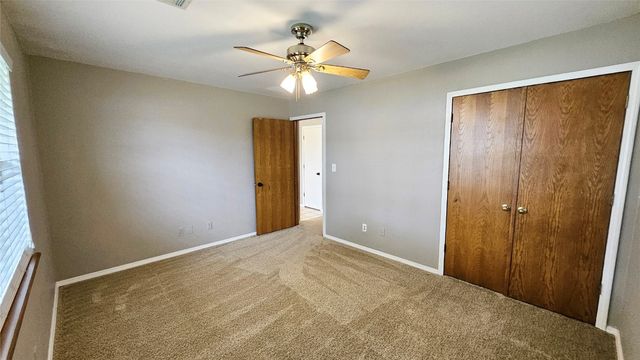 2516 Ridgewood Drive, Moore, OK 73160