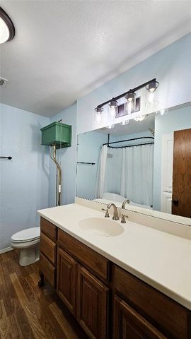 2516 Ridgewood Drive, Moore, OK 73160
