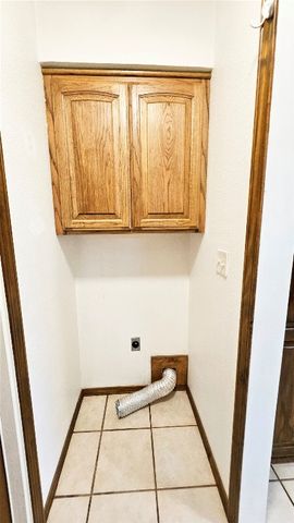 2516 Ridgewood Drive, Moore, OK 73160