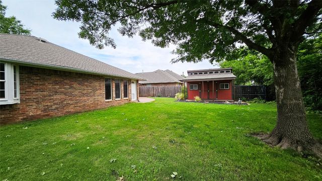 2516 Ridgewood Drive, Moore, OK 73160
